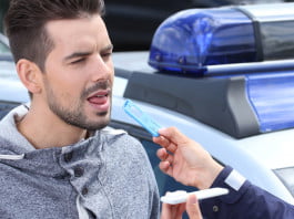 Policija ima napravo za hitro ugotavljanje drog DrugWipe 6S http://msfera.si/files/2014/02/DrugWipeS_QuickGuide
