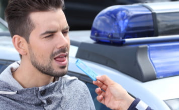 Policija ima napravo za hitro ugotavljanje drog DrugWipe 6S http://msfera.si/files/2014/02/DrugWipeS_QuickGuide