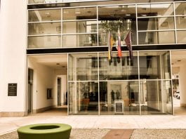 Zamuda roka za vložitev predloga za odložitev izvršitve prenehanja veljavnosti vozniškega dovoljenja Zamuda roka za vložitev predloga za odložitev izvršitve prenehanja veljavnosti vozniškega dovoljenja